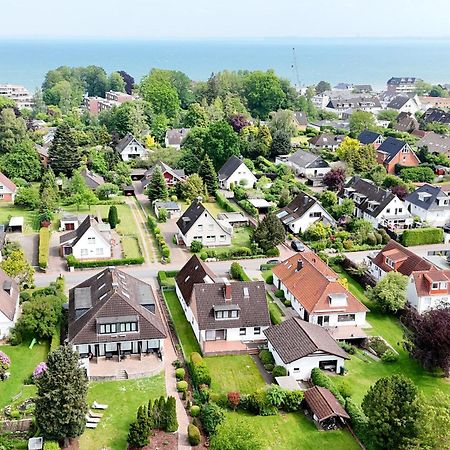 Strandnahe Luxus-Ferienwohnung mit Terrasse und Parkplatz Scharbeutz Exterior photo